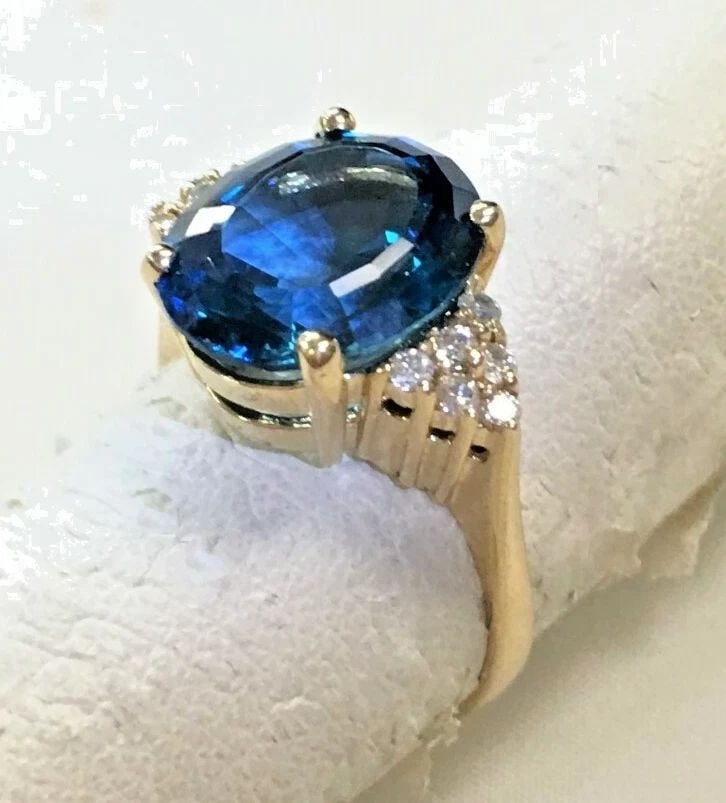 14K GOLD RING WITH BLUE TOPAZ AND 0.22CTW DIAMONDS (SIZE 6.5) 4.6G: 14k Gold Ring set with Blue Topaz and 0.22cts of Diamonds You are bidding on a 14k Yellow Gold Ring set with Blue Topaz and Diamonds. The piece has been fully restored by our in house Jewelers. Piece 