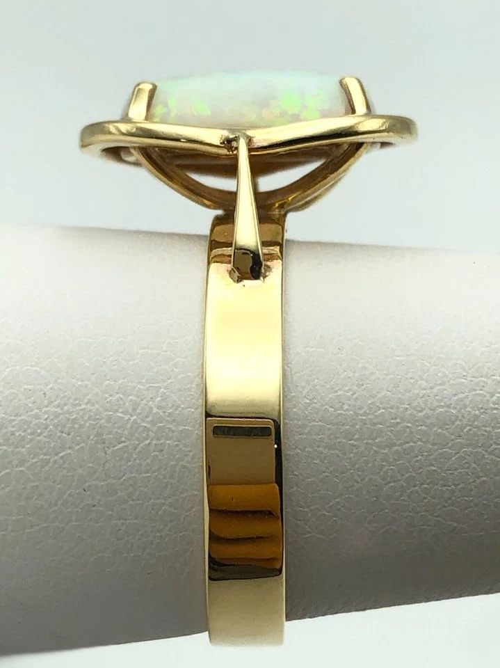 9KT YELLOW GOLD RING WITH 12X8MM OVAL NATURAL OPAL (SIZE 8.25) 3.9 GRAMS: 9KT YELLOW GOLD RING WITH 12X8MM OVAL NATURAL OPAL SIZE: 8.25 3.9 GRAMS 9k Yellow Gold Ring with oval Natural Opal Condition: Used, has been cleaned Material: 9k Yellow Gold Ring Size: 8.25 Weight: 3.