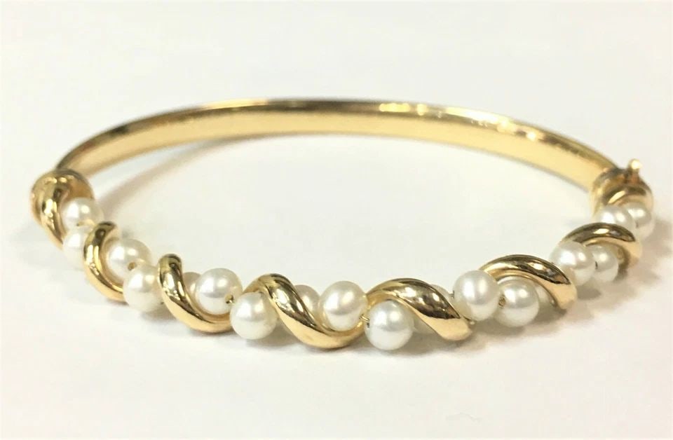 10K YELLOW GOLD WRAP AROUND STYLE BANGLE WITH PEARLS ( 6.5 INCH ) 6.3 GRAMS: 10K YELLOW GOLD BANGLE WITH PEARLS (SIZE: 6.5 INCH WRIST) 10k Yellow Gold Bangle with Pearls You are bidding on a 10k Yellow Gold Bangle with Pearls. The piece has been checked and inspected by our in