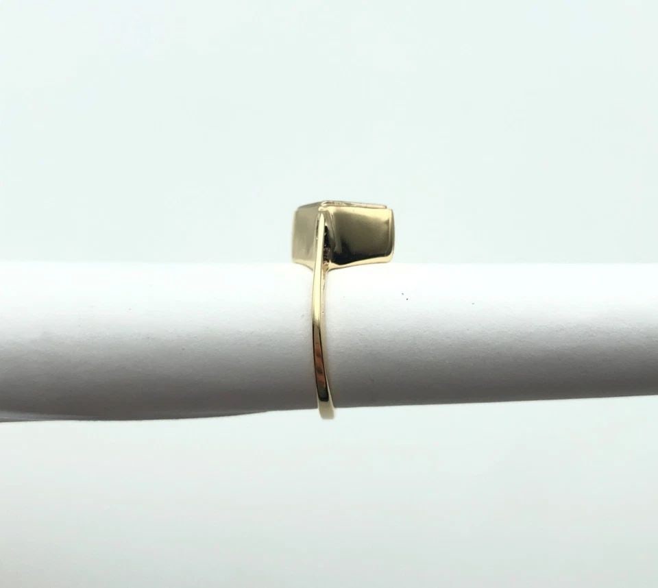 14K YELLOW GOLD KITE SHAPED RING WITH 0.20CTS NATURAL DIAMONDS (SIZE: 5.5) 3.9G: 14K YELLOW GOLD KITE SHAPED RING WITH DIAMONDS (SIZE: 5.5) 14k Yellow Gold Kite Shaped Ring with Diamonds You are bidding on a 14k Yellow Gold Kite Shaped Ring with Diamonds. The ring has been fully c