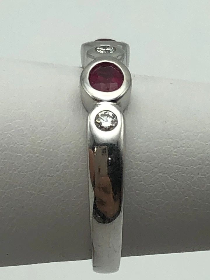 14K WHITE GOLD RING WITH NATURAL RUBIES AND 0.12CTW DIAMONDS (SIZE 7) 4.1 GRAM (1 of 2)