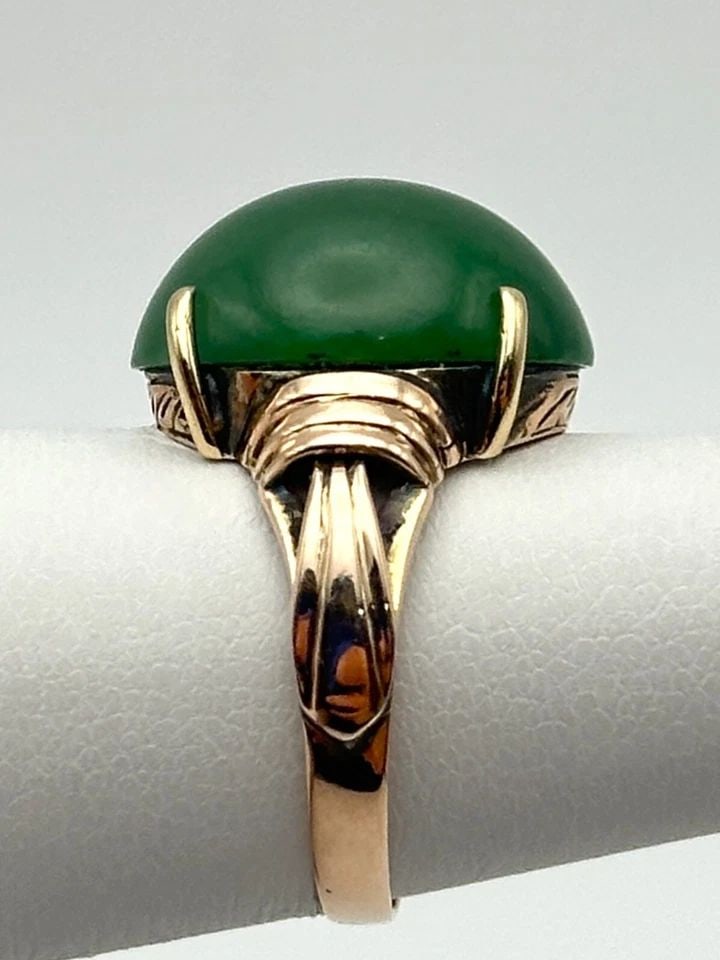 14K GOLD RING SET WITH OVAL CABOCHON CUT NEPHRITE JADE (SIZE 5) 4.6 GRAMS (1 of 2)