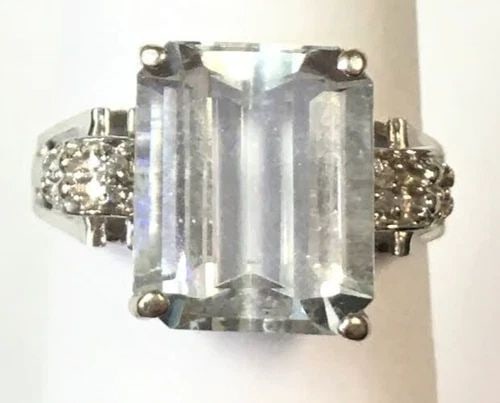 10K WHITE GOLD RING WITH AQUAMARINE AND DIAMONDS (SIZE 8) 4.3 GRAM: 10K WHITE GOLD RING WITH AQUAMARINE AND DIAMONDS (SIZE: 8) 10k White Gold Ring with Aquamarine and Diamonds You are bidding on a 10k White Gold Ring with Aquamarine and Diamonds. The ring has been ful