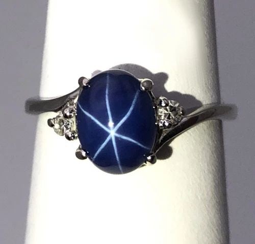 10K WHITE GOLD RING, LAB-CREATED STAR SAPPHIRE, DIAMONDS (SIZE 4.75): 10K WHITE GOLD RING WITH SYNTHETIC STAR SAPPHIRE AND DIAMONDS SIZE: 4.75 10k White Gold Ring with Synthetic Star Sapphire and Diamonds You are bidding on a 10k White Gold Ring with Synthetic Star Sapp