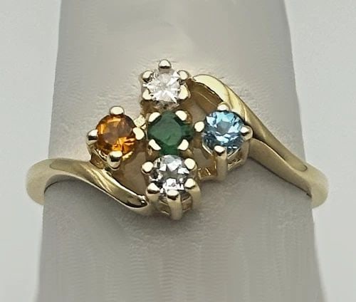 14K GOLD FIVE STONE MOTHER'S RING (SIZE 9.5) 3.8 GRAMS: 14K GOLD FIVE STONE MOTHER'S STYLE RING SIZE: 9.5 3.8 GRAMS 14k Gold Five Stone Mother's style Ring Condition: Used, has been fully checked cleaned and inspected by our in house Jewelers Material: 14k