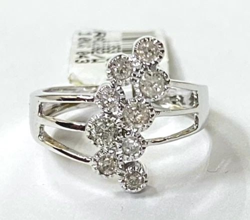 NEW 10K WHITE GOLD RING GRAPE CLUSTER STYLE, 0.40CTW DIAMONDS (SIZE 7) 3.6 GRAM: WOMEN'S 10K WHITE GOLD RING WITH 0.40CT DIAMONDS (SIZE 7) Women's 10k White Gold Ring with 0.40ct Diamonds (Size 7) You are bidding on a new with tags Women's 10k White Gold Ring with 0.40ct Diamonds.