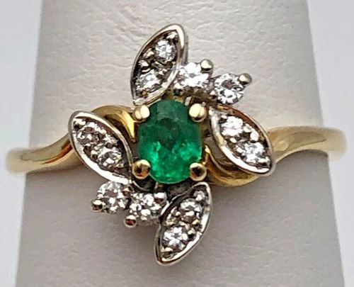 14K YELLOW GOLD FLOWER RING WITH NATURAL EMERALD AND DIAMONDS (SIZE 7.75) 2.8 GR (1 of 2)