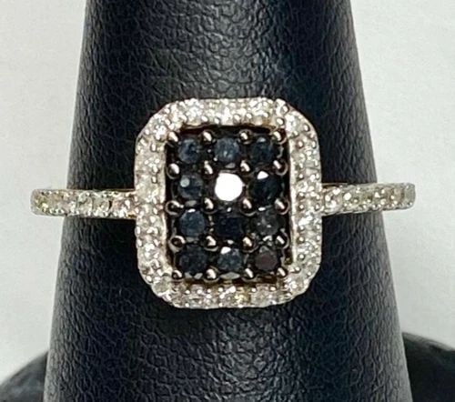 NEW 10K GOLD SQUARE SHAPED RING WITH BLACK/WHITE DIAMONDS (SIZE 6.5) 2.5G: WOMEN'S 10K YELLOW GOLD RING WITH BLACK AND COLORLESS DIAMONDS NEW 10k Yellow Gold Ring with Black and Colorless Diamonds NEW You are bidding on a new with defects 10k Yellow Gold Ring with Black and 
