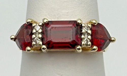 14K GOLD RING WITH GARNETS AND 0.06CTW DIAMONDS (SIZE 7.5) 3.4 GRAMS (1 of 2)
