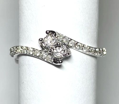 NEW 14K WHITE GOLD RING WITH WITH 0.27CTW DIAMONDS (SIZE 7.25) 2.1 GRAMS (1 of 2)