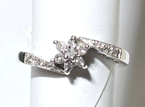 NEW WOMEN'S 10K WHITE GOLD RING WITH 0.25CTW DIAMONDS (SIZE 7) 3.3 GRAM: WOMEN'S 10K WHITE GOLD RING WITH 0.25CT DIAMONDS (SIZE 7) Women's 10k White Gold Ring with 0.25CT Diamonds (Size 7) You are bidding on a new with tags Women's 10k White Gold Ring with 0.25CT Diamonds.