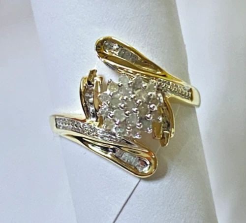 NEW 10K YELLOW GOLD RING WITH 0.25CTW DIAMONDS (SIZE 6.75) 2.3 GRAM: WOMEN'S 10K YELLOW GOLD RING WITH 0.25CT DIAMONDS (SIZE 6.75) Women's 10k Yellow Gold Ring with 0.25CT Diamonds (Size 6.75) You are bidding on a new with tags Women's 10k Yellow Gold Ring with 0.25CT 