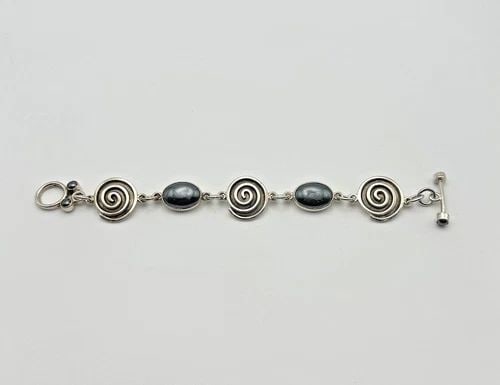 VINTAGE JO STAFINBIL STERLING SILVER BRACELET, BLACK ONYX (7.5 INCH) 34.2 GRAM: VINTAGE JO STAFINBIL STERLING SILVER BRACELET WITH BLACK ONYX 7.5 INCHES Vintage Jo Stafinbil Sterling Silver Bracelet with Black Onyx 7.5 inches Condition: Used Material: 925 Sterling Silver Weight: 