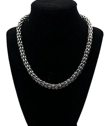 925 STERLING SILVER SCALE LINKED STYLE NECKLACE ( 18.25 INCH ) 45.5G: 925 STERLING SILVER SCALE LINKED STYLE NECKLACE 18.25INCH 45.5 GRAMS 925 Sterling Silver Scale Linked style Necklace Condition: Used, has marks and scratches Material: 925 Sterling Silver Necklace Siz