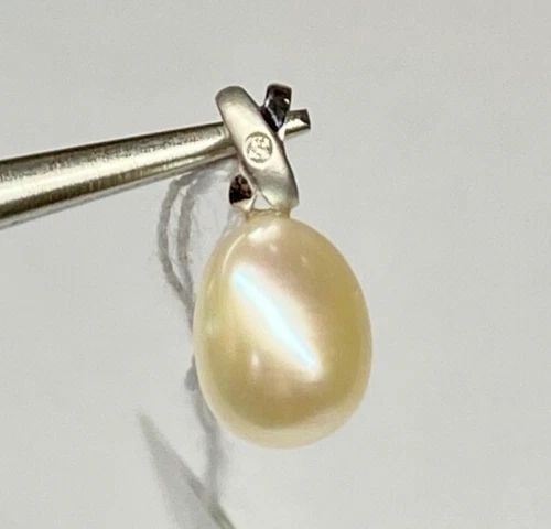 18K WHITE GOLD PENDANT WITH 8MM PEARL AND 0.01CT DIAMOND (1.1 GRAM) (1 of 2)
