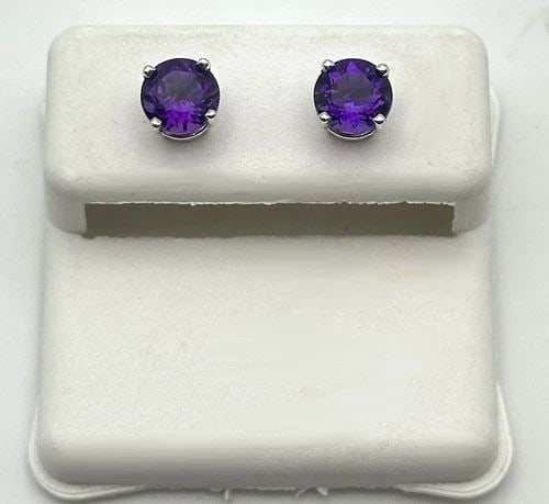 14K WHITE GOLD PUSH BACK STYLE EARRINGS SET WITH 6MM AMETHYST 1.2 GRAMS: 14K WHITE GOLD PUSH BACK STYLE EARRINGS SET WITH 6MM AMETHYST 1.2 GRAMS 14k White Gold Push Back Style Earrings set with 6mm Amethyst Condition: New with out Tags Material: 14k White Gold Weight: 1.2 