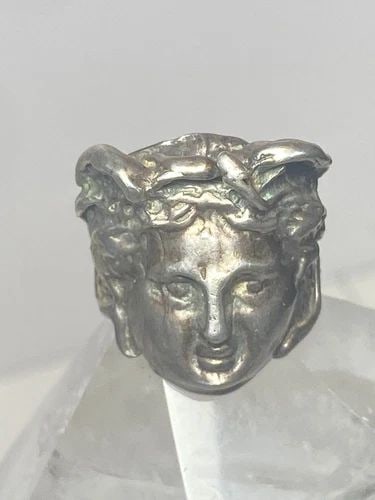 FACE RING SIZE 5.25 ART DECO STERLING SILVER FACE WITH BIRDS: FACE RING SIZE 5.25 ART DECO STERLING SILVER FACE WITH BIRDS Face ring size 5.25 Art Deco sterling silver face with birds I leave the rings unpolished until I sell .. If the buyer wants the ring polis