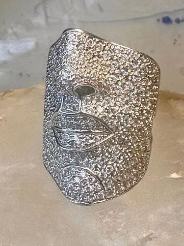 SONIA BITTON RING FACE BAND CZ SIZE 4.50 PINKY STERLING SILVER WOMEN: SONIA BITTON RING FACE BAND CZ SIZE 4.50 PINKY STERLING SILVER WOMEN Sonia Bitton ring Face band CZ size 4.50 pinky Sterling silver women Size 4.50 Weight 15.3g Length 3/4" Width 1 1/8" Thinnest part 