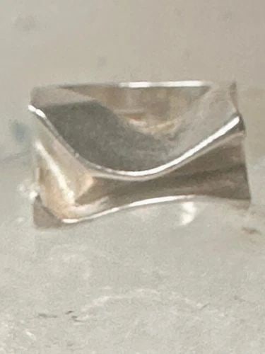 BJORN WECKSTROM RING SIZE 5.50 BAND STERLING SILVER WOMEN CIRCA 1970'S: BJORN WECKSTROM RING SIZE 5.50 BAND STERLING SILVER WOMEN CIRCA 1970'S Bjorn Weckstrom ring size 5.50 band sterling silver women circa 1970's Size 5.50 Weight. 8.9g Length. 3/8" Thinnest pat of band 3