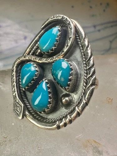NAVAJO SNAKE RING TURQUOISE SIZE 9.25 STERLING SILVER WOMEN: NAVAJO SNAKE RING TURQUOISE SIZE 9.25 STERLING SILVER WOMEN Navajo snake ring turquoise size 9.25 sterling silver women Size 9.25 Weight 14.8g Length 1 1/2" Width 1 1/8" Thinnest part of band. 3/16"