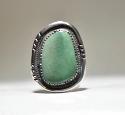 TURQUOISE RING LONG NAVAJO SOUTHWEST STERLING SILVER: TURQUOISE RING LONG NAVAJO SOUTHWEST STERLING SILVER Turquoise ring long Navajo southwest sterling silver size 6.50 weight 10.9g Widest part of band 1 5/8" Thinnest part of band 1/8" Delivered in a Gi