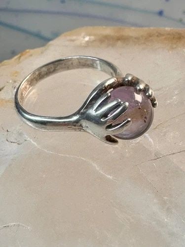 HANDS RING SIZE 6 AMETHYST ORB BALL GLOBE BAND STERLING SILVER WOMEN: HANDS RING SIZE 6 AMETHYST ORB BALL GLOBE BAND STERLING SILVER WOMEN Hands ring size 6 amethyst orb ball globe band sterling silver women Size 6 Weight 3.9g Length 3/8" Width. 7/16" Thinnest part of b
