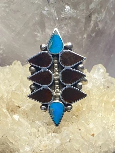 TURQUOISE RING SIZE 6.25 ONYX ZUNI SOUTHWEST STERLING SILVER WOMEN GIRLS: TURQUOISE RING SIZE 6.25 ONYX ZUNI SOUTHWEST STERLING SILVER WOMEN GIRLS Turquoise ring onyx Zuni southwest sterling silver women girls Size 6.25 Weight 5.3g Length. 1 3/8 Width 3/4" Thinnest part 1/8