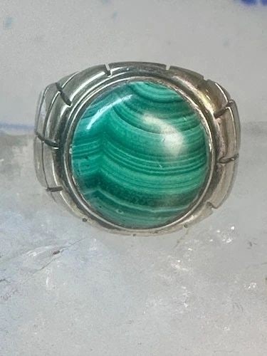 MALACHITE RING MEXICO TAXCO SIZE 9.25 VINTAGE STERLING SILVER MEN WOMEN: MALACHITE RING MEXICO TAXCO SIZE 9.25 VINTAGE STERLING SILVER MEN WOMEN Malachite ring Mexico Taxco Size 9.25 Vintage sterling silver men women Size 9.25 Weight 16.1g Length 11/16" Width. 5/8" Band in