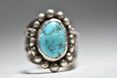 TURQUOISE RING NAVAJO TRIBAL SOUTHWEST STERLING SILVER MEN SIZE 10.25: TURQUOISE RING NAVAJO TRIBAL SOUTHWEST STERLING SILVER MEN SIZE 10.25 Turquoise ring Navajo tribal southwest sterling silver men Size 10.25 Between a Size 10.25 and Size 10.50 Weight 14.3g Widest part
