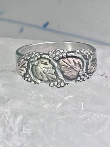 BLACK HILLS GOLD LEAVES RING WEDDING BAND SIZE 10.75 STERLING SILVER WOMEN MEN: BLACK HILLS GOLD LEAVES RING WEDDING BAND SIZE 10.75 STERLING SILVER WOMEN MEN Black Hills Gold Ring leaves wedding band size 10.75 sterling silver women men 12K over sterling silver leaves Size 10.75