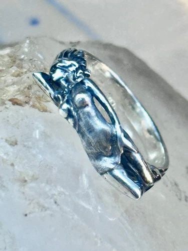LADY RING WOMEN NUDE BAND STERLING SILVER SIZE 7.5 WOMEN: LADY RING WOMEN NUDE BAND STERLING SILVER SIZE 7.5 WOMEN Lady ring women nude band sterling silver size 7.5 women Size 7.5 Between a size 7.50 and a size 7.75 Weight 5.1g Width 1/4" Thinnest part of b