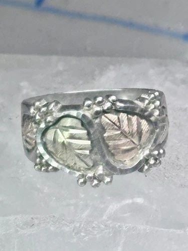 BLACK HILLS GOLD RING LEAVES WEDDING BAND SIZE 7.75 STERLING SILVER WOMEN MEN: BLACK HILLS GOLD RING LEAVES WEDDING BAND SIZE 7.75 STERLING SILVER WOMEN MEN Black Hills Gold Ring leaves wedding band size 7.75 sterling silver women men 12K over sterling silver leaves Size 7.75 Be