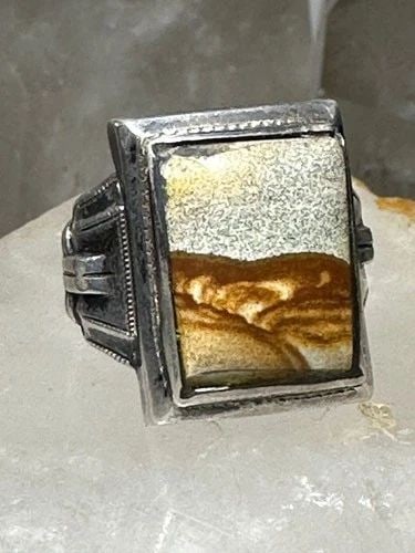 ART DECO JASPER RING SIZE 6.50 STERLING SILVER WOMEN: ART DECO JASPER RING SIZE 6.50 STERLING SILVER WOMEN Art Deco jasper ring size 6.50 sterling silver women Size 6.50 Between a size 6.50 and a size 6.75 Weight 6.4g Length 3/4" Width 1/2" Thinnest part