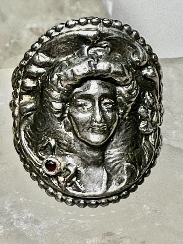 FACE RING ART DECO FLORAL SIZE 8.75 STERLING SILVER WOMEN: FACE RING ART DECO FLORAL SIZE 8.75 STERLING SILVER WOMEN Face ring Art Deco Floral Size 8.75 Sterling Silver women Size 8.75 Between a size 8.75 and a size 9 Weight 5.5g Length 1" Width 3/4" Thinnest