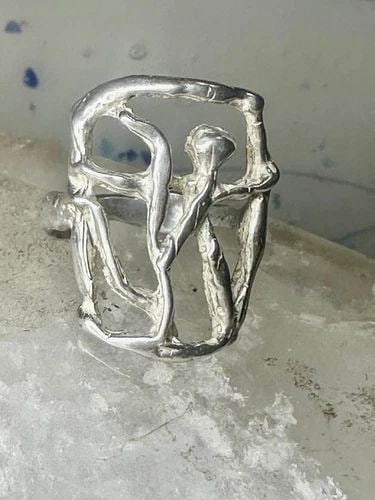 ABSTRACT FIGURATIVE RING HUMAN FIGURE BRUTALIST BAND SIZE 8 STERLING SILVER FIGU (1 of 2)