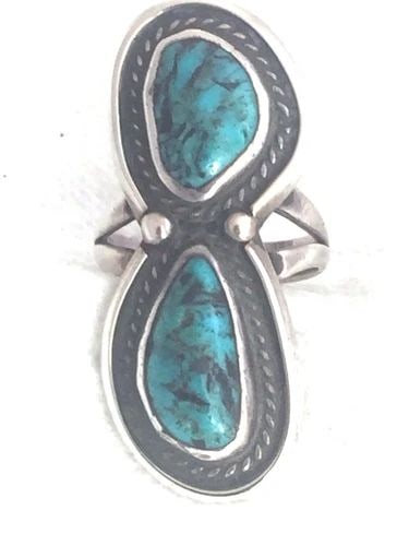 NAVAJO RING LONG TURQUOISE SIZE 6 VINTAGE STERLING SILVER SOUTHWEST TRIBAL: NAVAJO RING LONG TURQUOISE SIZE 6 VINTAGE STERLING SILVER SOUTHWEST TRIBAL Navajo Ring Long Turquoise Size 6 Vintage Sterling Silver Southwest Tribal Size 6 Weight 10.6g Length 1 3/4" Width 3/4"