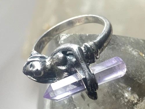 NUDE LADY RING SIZE 7 WITH CRYSTAL BAND STERLING SILVER WOMEN: NUDE LADY RING SIZE 7 WITH CRYSTAL BAND STERLING SILVER WOMEN Nude lady ring size 7 with crystal band sterling silver women Size 7 Weight 5.5g Length. 1/2" Width. 3/4" Thinnest part 1/8"