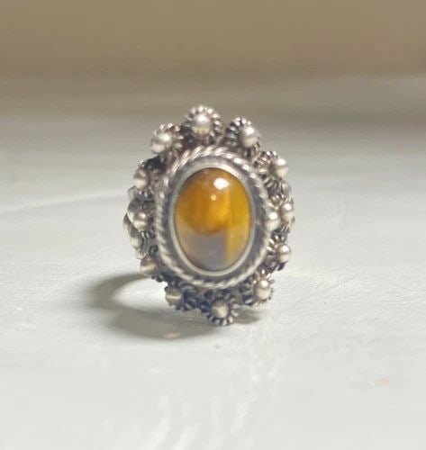 TIGER EYE POISON RING MEXICO STERLING SILVER WOMEN GIRLS: TIGER EYE POISON RING MEXICO STERLING SILVER WOMEN GIRLS Tiger Eye poison ring Mexico sterling silver women girls Size 7 adjustable Weight 10.7g Widest part of band 7/8" Thinnest part of band. 1/8" De