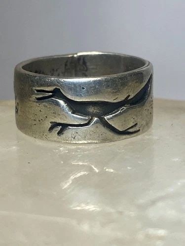 ROADRUNNER RING SIZE 7.50 SOUTHWEST BAND STERLING SILVER WOMEN MEN: ROADRUNNER RING SIZE 7.50 SOUTHWEST BAND STERLING SILVER WOMEN MEN Roadrunner ring southwest band sterling silver women men Size 7.50 Weight 4.5g Widest part 5/8" Thinnest part of band in back 5/16"