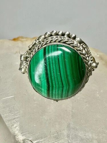 POISON RING MALACHITE BOHO SIZE 7.50 STERLING SILVER WOMEN GIRLS: POISON RING MALACHITE BOHO SIZE 7.50 STERLING SILVER WOMEN GIRLS Poison ring malachite boho Size 7.50 Sterling Silver women girls Size 7.50. Between a size 7.50 and a size 7.75 Weight 11.4g Length. 3/