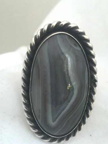 VINTAGE STERLING SILVER AGATE RING SIZE 10 15G TRIBAL SOUTHWEST LONG OVAL HEAVY: VINTAGE STERLING SILVER AGATE RING SIZE 10 15G TRIBAL SOUTHWEST LONG OVAL HEAVY Vintage Sterling Silver Agate Ring Size 10 Weight 15g Length 1 1/2" Width 7/8" Free First Class shipping and postal insu