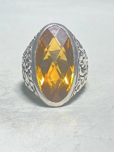 CITRINE RING SIZE 7.50 FLORAL BAND STERLING SILVER WOMEN: CITRINE RING SIZE 7.50 FLORAL BAND STERLING SILVER WOMEN Citrine ring floral band sterling silver women Size 7.50 Between a size 7.50 and a size 7.75 Weight 14.3g Length 1 1/32" Width. 1/2" Thinnest p