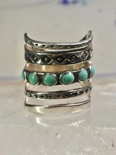 MEXICAN RING SIZE 5.25 MEXICO TURQUOISE WIDE BAND STERLING SILVER WOMEN: MEXICAN RING SIZE 5.25 MEXICO TURQUOISE WIDE BAND STERLING SILVER WOMEN Mexican ring size 5.25 Mexico turquoise wide band sterling silver women Size 5.25 Between a size 5.25 and a size 5.50 Weight 7.2