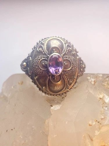 POISON RING SIZE 7.50 AMETHYST STERLING SILVER WOMEN GIRLS: POISON RING SIZE 7.50 AMETHYST STERLING SILVER WOMEN GIRLS Poison ring amethyst sterling silver women girls Size 7.50 Between a size 7.50 and a size 7.75 Weight. 8.2g Length. 7/8" Width 5/8" Thinnest 