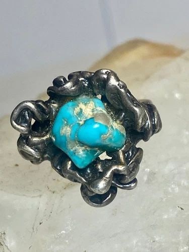 BRUTALIST RING SIZE 4.75 TURQUOISE STERLING SILVER SOUTHWEST WOMEN GIRLS: BRUTALIST RING SIZE 4.75 TURQUOISE STERLING SILVER SOUTHWEST WOMEN GIRLS Brutalist ring turquoise sterling silver southwest women girls Size 4.75 Between a size 4.75 and a size 5 Weight 8.3g Length 3/
