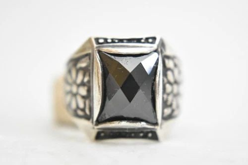 BLACK RING SIZE 9.25 FACETED FLORAL STERLING SILVER MEN WOMEN SIZE 9.25: BLACK RING SIZE 9.25 FACETED FLORAL STERLING SILVER MEN WOMEN SIZE 9.25 black ring faceted floral sterling silver men women Size 9.25 Between a size 9.25 and size 9.50 weight 8.3g Widest part of ring 