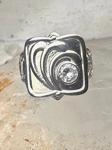 POISON RING CZ SQUARE SIZE 6.75 MODERN STERLING SILVER WOMEN: POISON RING CZ SQUARE SIZE 6.75 MODERN STERLING SILVER WOMEN Poison ring CZ square size 6.75 sterling silver women Size 6.75 Weight 11.6g Length 5/8" Width 5/8" Band in the back 1/4"