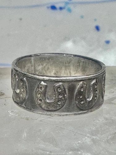 VINTAGE HORSESHOE RING SOUTHWEST BAND SIZE 8 COWGIRL STERLING SILVER WOMEN MEN: Vintage horseshoe ring southwest band size 8 cowgirl sterling silver women men Size 8 Width. 9/32"