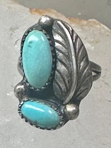 NAVAJO RING FEATHER TURQUOISE SIZE 5 STERLING SILVER WOMEN GIRLS: NAVAJO RING FEATHER TURQUOISE SIZE 5 STERLING SILVER WOMEN GIRLS Navajo ring feather turquoise size 5 sterling silver women girls Size 5 Weight. 4.9g Length 7/8" Width 5/8" Thinnest part of band 1/8"