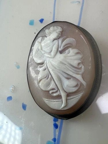 ANTIQUE CAMEO ON SHELL DANCING LADY PENDANT ONLY: ANTIQUE CAMEO ON SHELL DANCING LADY PENDANT ONLY Antique Cameo on Shell Dancing Lady pendant only The pin mechanism is too short to reach the other side where the pin clasp is located Length 1 1/4" Wi
